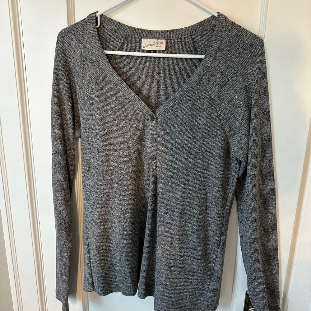 Women’s Universal Thread dark heather grey button front v-neck long sleeve
